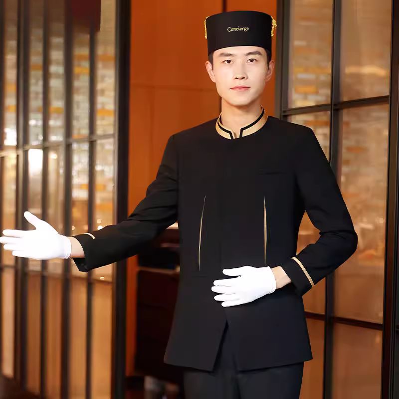 Một số nhà hhangf, khách sạn chọn đồng phục cách tân cho nhân viên lễ tân