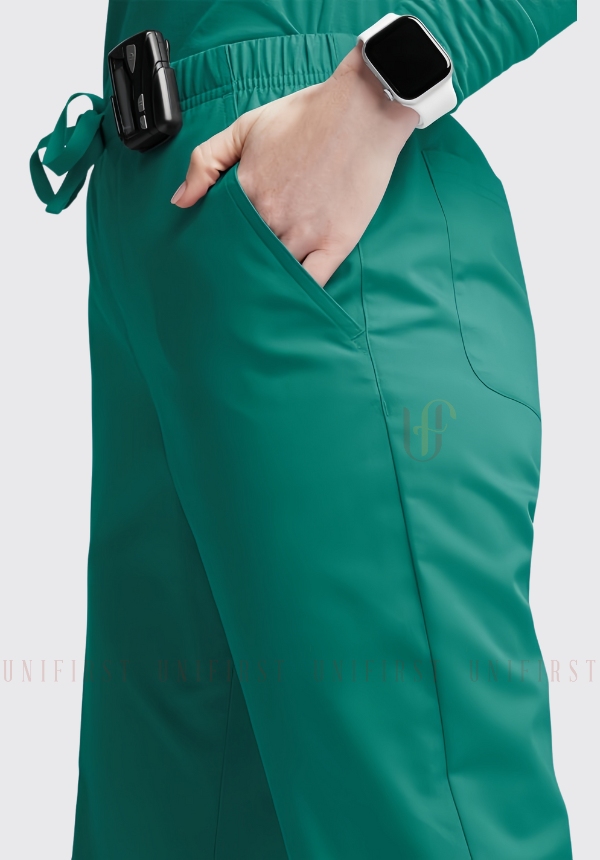 Quần kỹ thuật viên nữ màu xanh lá cây