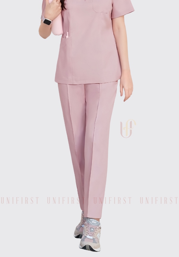 Bộ quần áo kỹ thuật spa màu hồng nhạt